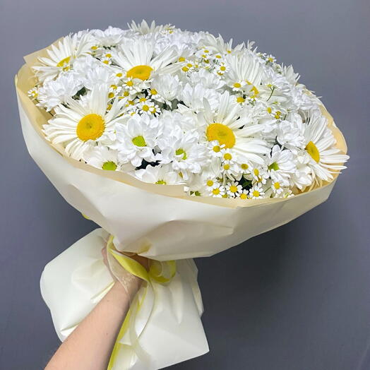 Букет из разных ромашек