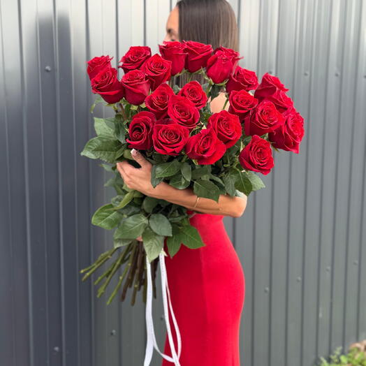 Букет из «25 алых роз» 80 см