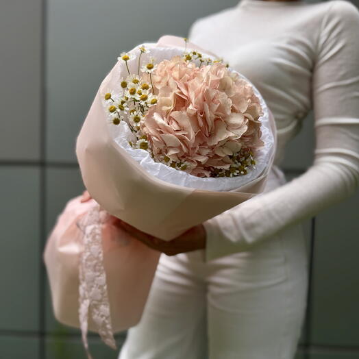 «Стильный дуэт: гортензия + матрикария» в матовой упаковке 🎀💝