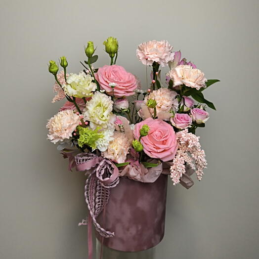 Композиция в нежно-розовых оттенках с розами и эустомой🌸