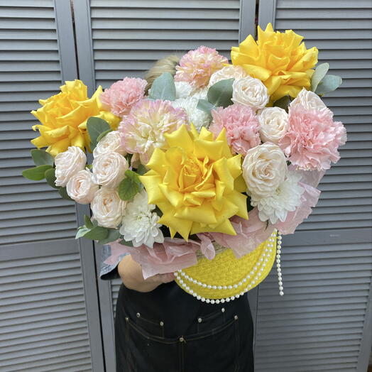 Корзинка с желтыми розами🌼