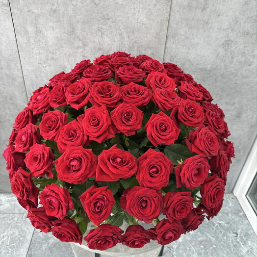Корзина из 101 роз