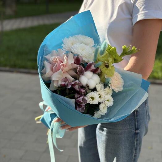 Сборный букет с гладиолусом