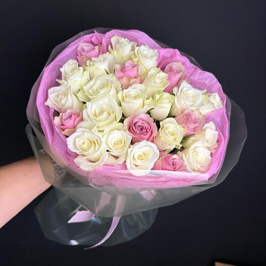 Нежный микс из 25 кенийских роз