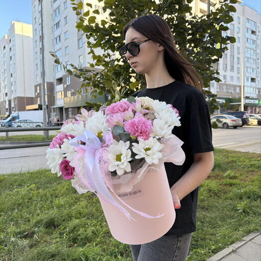 Коробка с цветами для жены, мамы, бабушки, дочки, подруги на юбилей, день рождения, 1 сентября ,день знаний , в школу
