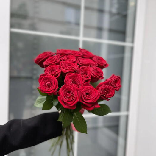 19 роз Россия 50см под ленту