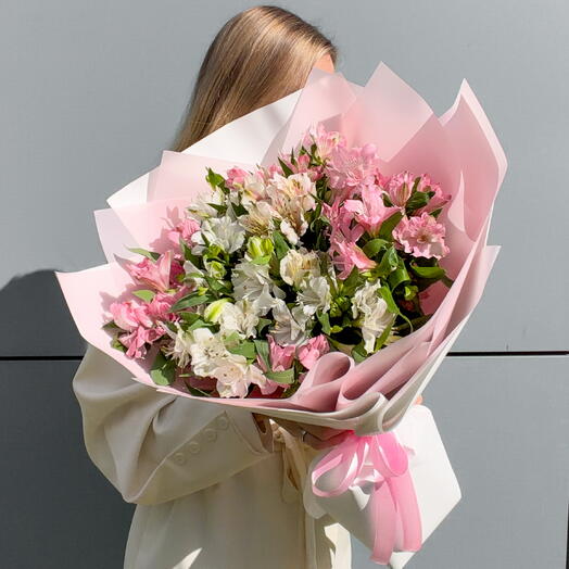 Букет из 15 Альстромерий микс. Монобукет 3029. Leoraflowers