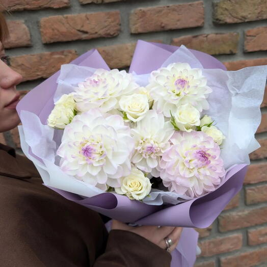 Букет "Милка" из георгинов и кустовой розы 💜🤍