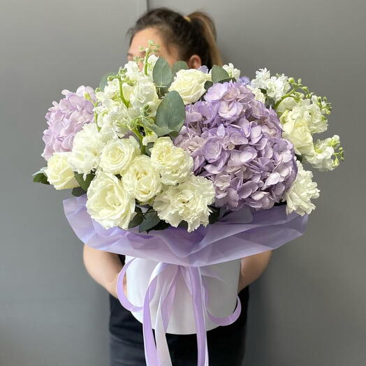 Сиреневая Гортензия, Пионовидгые Розы и Маттиола в шляпной коробке 💜