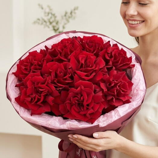 Букет из красных ажурных роз