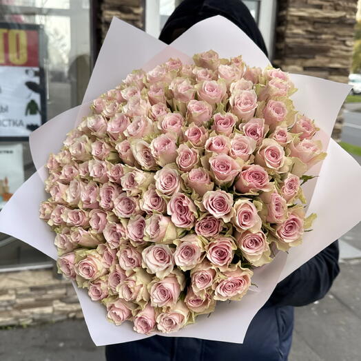 Некрупная розовая Роза