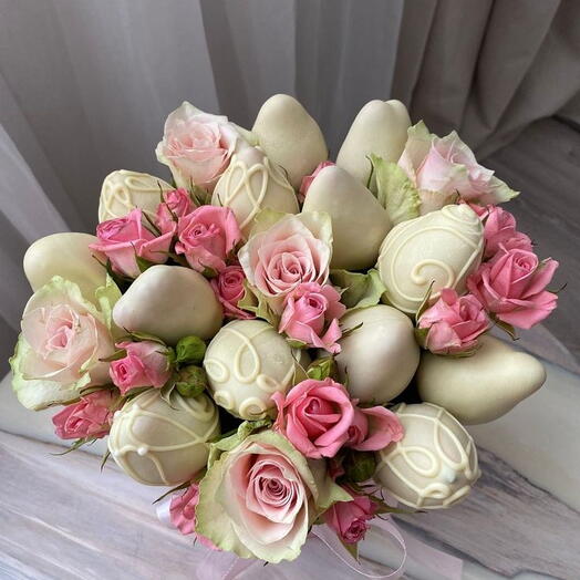 Клубника и розы