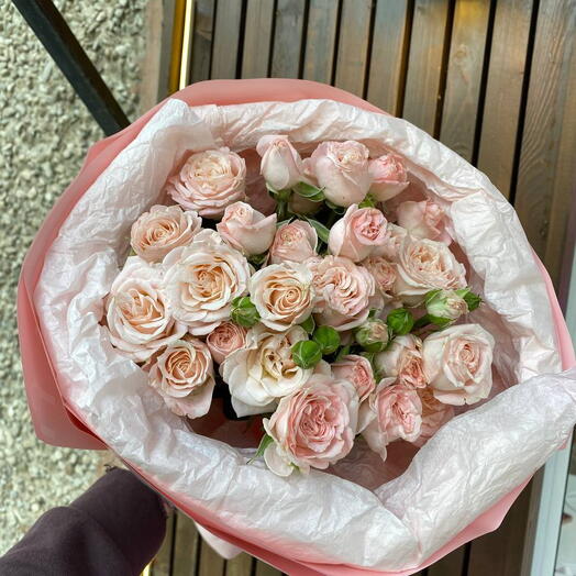 Букет из 5 нежных кустовых роз