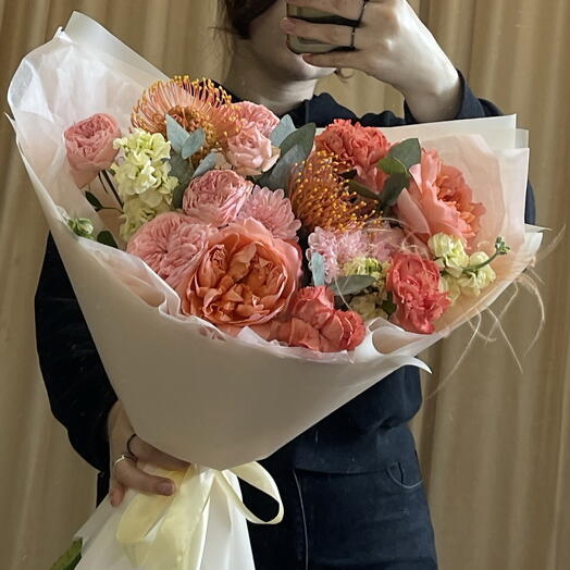 Персиковый букет с леукосперумом, розой и хризантемой 🌸