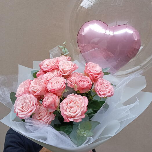 Spray roses bouquet + Bobo baloon with heart "Pinky style"