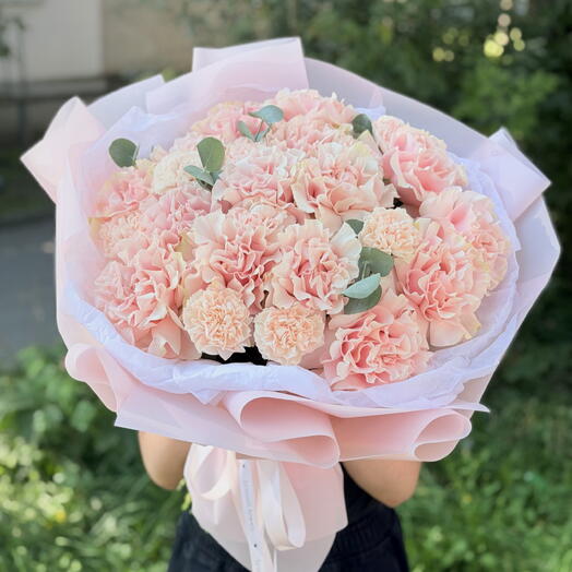 Gran ramo con rosas y claveles