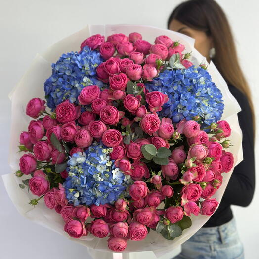 Giselles with hydrangea