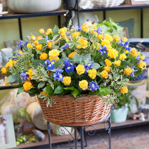 Basket with flowers " Warm sand, azure sea"