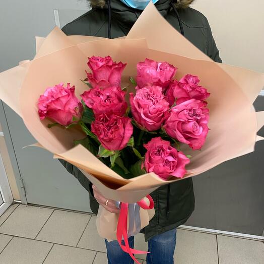 Ягодка малинка букет пионовидных роз