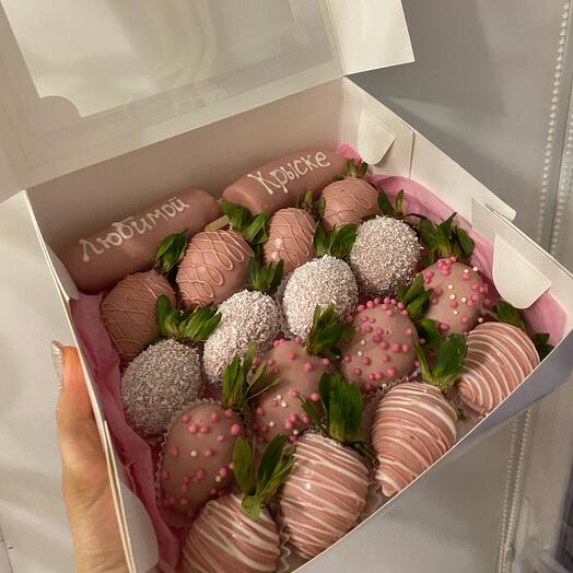 Клубника в шоколаде pink с бананами