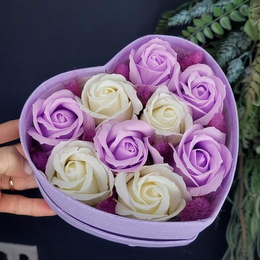 Порфюмерное мыло и коробка сердце