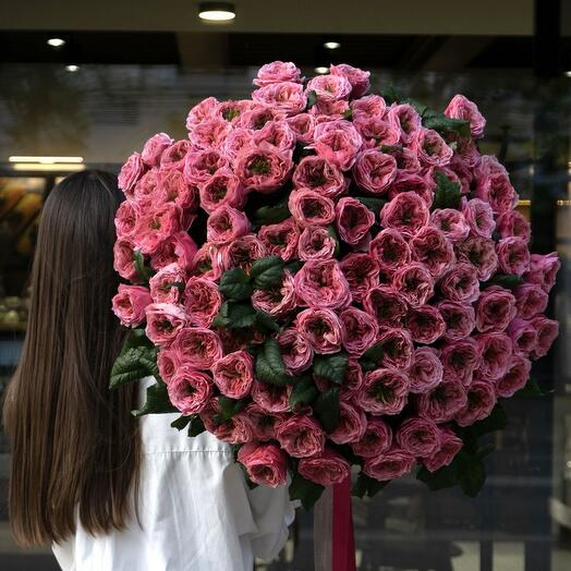 WOW-a bouquet of 101 gorgeous peony-shaped roses