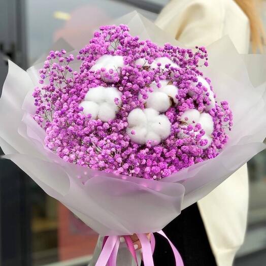 Bouquet of gypsophila and cotton