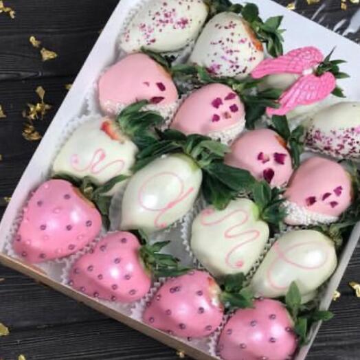 Set of Chocolate-covered strawberries "Mom's Smile"