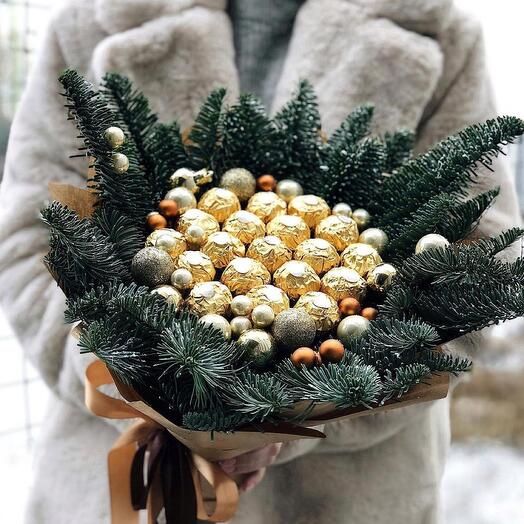 Новогодний букет из конфет Ferrero Rocher