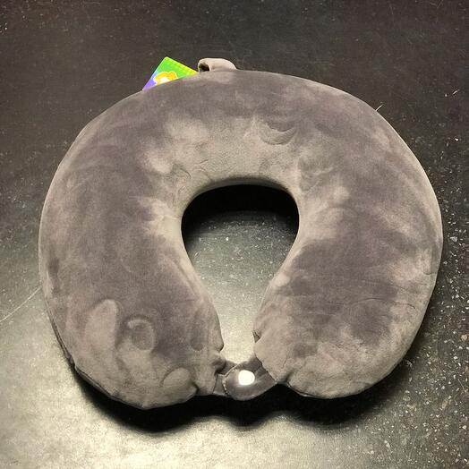 Travel pillow with memory effect
