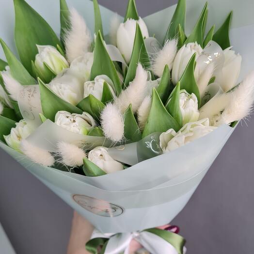 Peony-shaped tulips