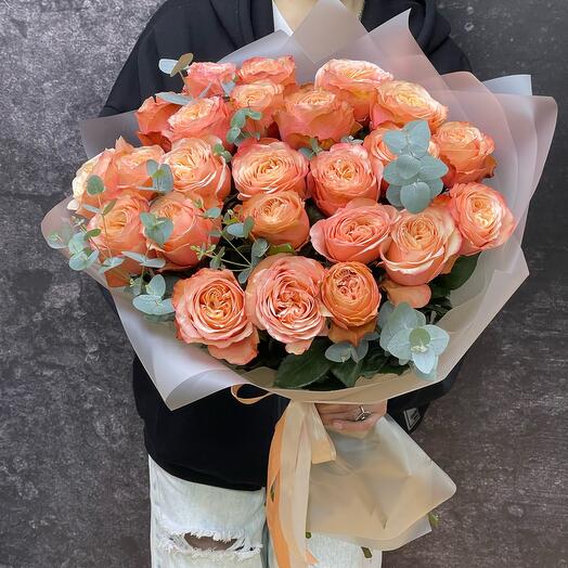 Gran ramo de rosas en forma de peonía "Kahala" con eucalipto