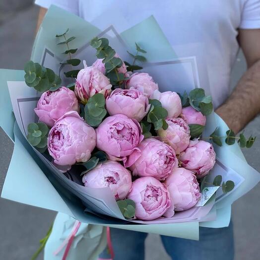 Пионы розовые с эвкалиптом , 15 штук