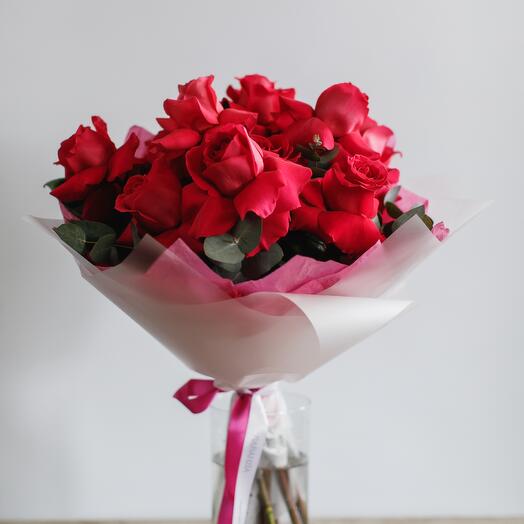 Ramo de rosas carmesí