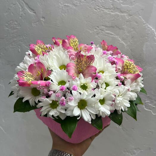 Bouquet of chrysanthemum and alstroemeria "Blooming heart"