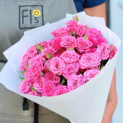 Букет из 7 кустовых роз сорта Лиана