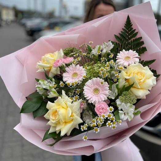 Букет гигант из красивых живых цветов