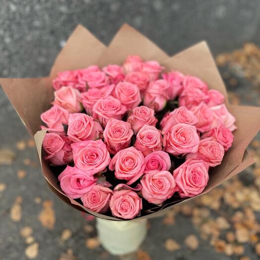 37 нежных роз