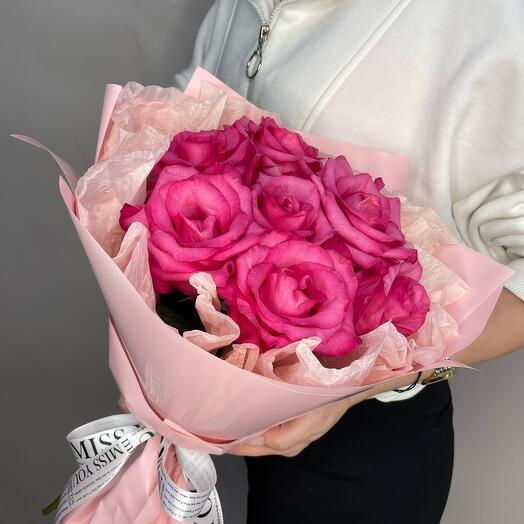 Bouquet of crimson roses