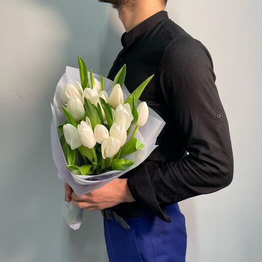 Букет из 15 белых тюльпанов