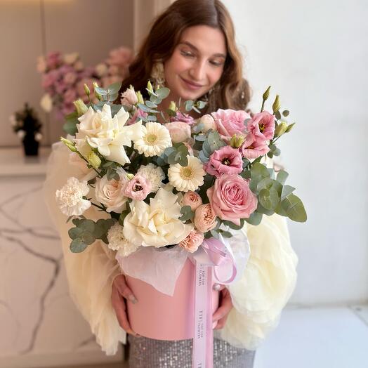 Коробка с нежными розами и герберами Lovely rose