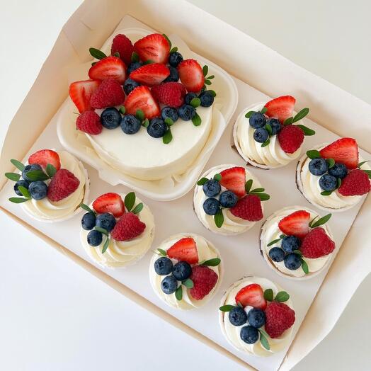 A set of bentos and cupcakes with berries as a gift for colleagues, mom, and birthday