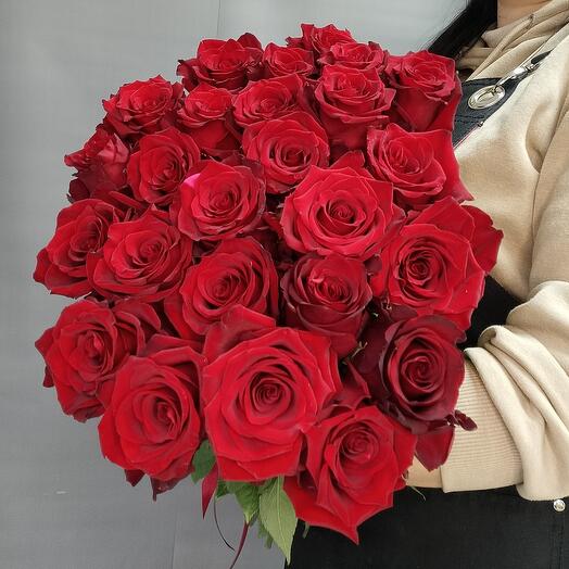 25 Ecuadorian roses 70 cm