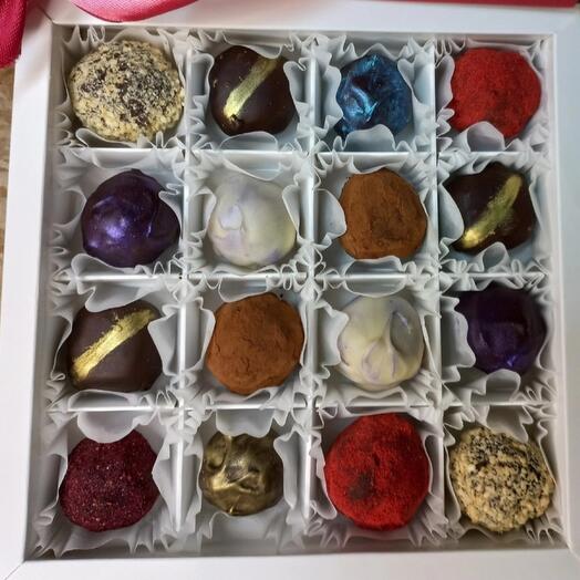 День знаний. Шоколадно-сырные трюфели ассорти (16шт)