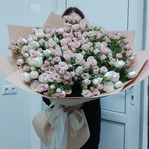 Букет гигант розовых кустовых роз