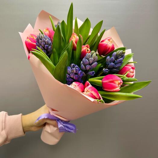 Peony-shaped Tulips with hyacinths