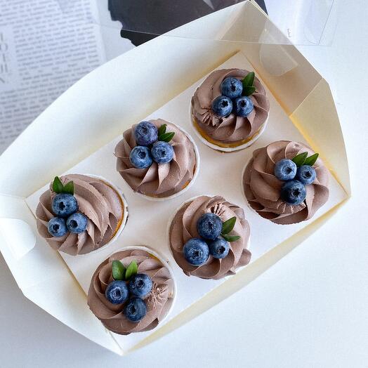 6 chocolate cupcakes with fresh berries