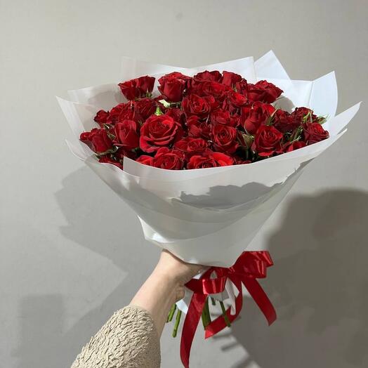 Кустовая роза бордо