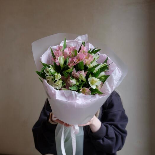 Букет из 7 розовых и белых альстромерий