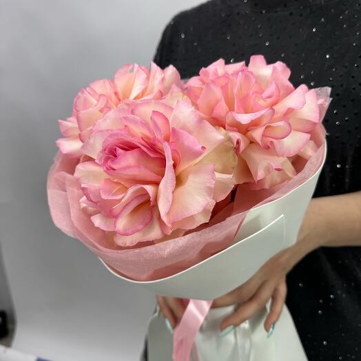 Ramo 3 rosas francesas en blanco decoración